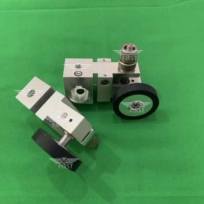 Forwarding Runner Assembly Bracket Rubber Wheel per Heidelberg SM74 SORM con lunga durata di utilizzo Plastica di fascia alta e sconto di quantità
